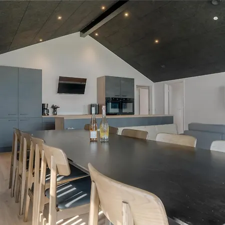 Alexandravej 25 * לוקן