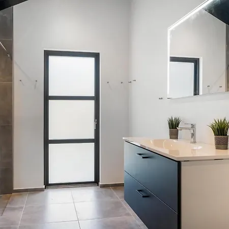 Alexandravej 25 לוקן