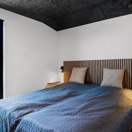 Alexandravej 25 * לוקן